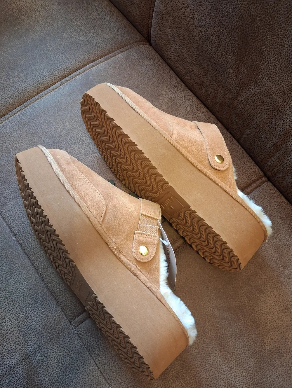 JoySpun Women's Faux Suede Platform Clogs with Faux Fur Lining Chestnut Size 10 - Picture 7 of 7